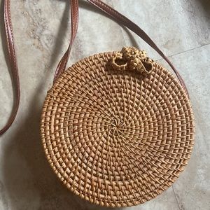 Round rattan purse